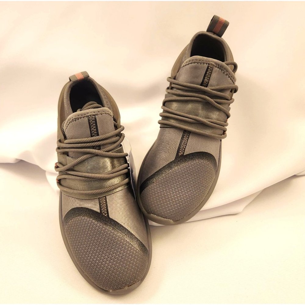 NWT Fabletics OrthoLite Size 7 Grey Black Tennis Shoe Everyday Sneakers Walk Run